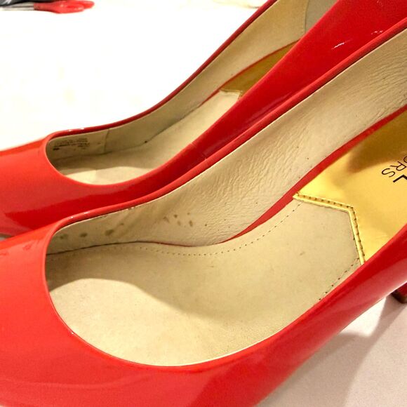 MICHAEL KORS Coral Red Patent Leather Pointed Toe Kitten Heel Pumps Size 8 - Picture 8 of 9